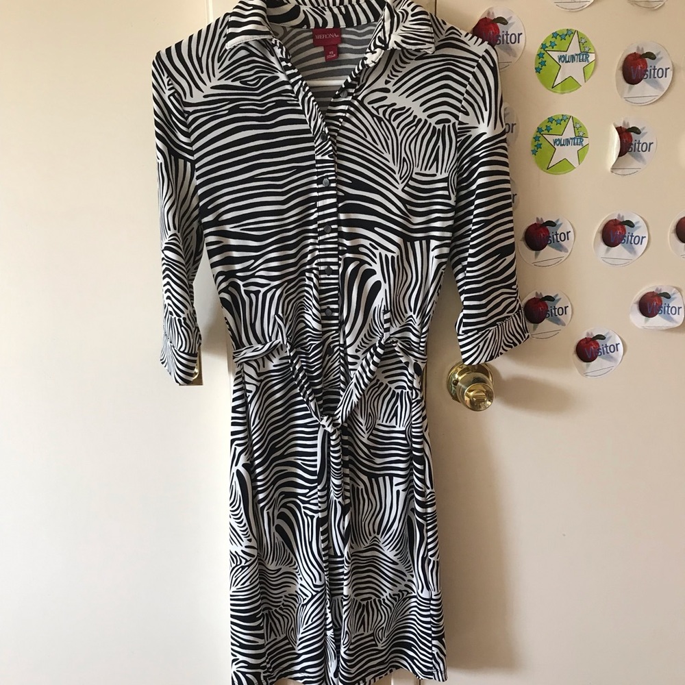 Merona black and white dress knee level